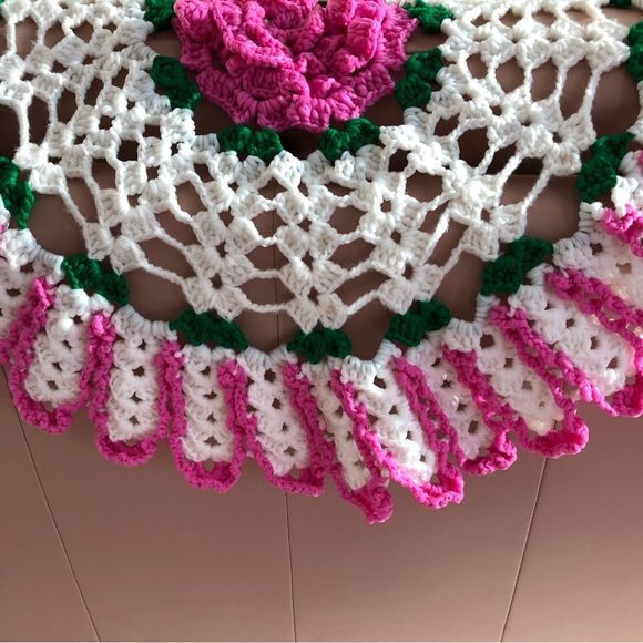 70's XL Floral Needlework Doilie - Couch Protector - Antimacassar - Home Decor - Picture 8 of 9